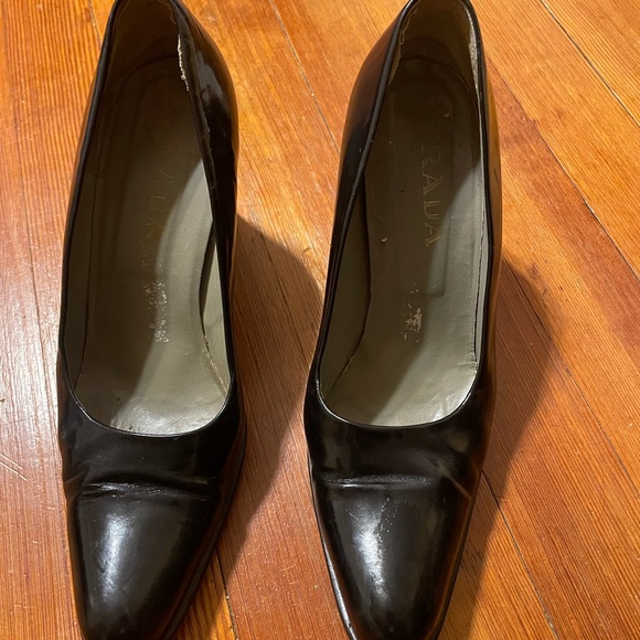 Prada rounded toe pumps Fly closet staple!